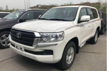 丰田酷路泽4000它一直将“越野”视为自己来到世上的唯一意义，DNA中融入了不可比拟的大气之美，他绝对属于野性与时尚之间的平衡点。新款车全新设