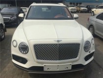 进口车市正所谓爱屋及乌，面对宾利添越的强大气场怎能不对驾乘者抛去艳羡的目光，它犹如移动的皇宫，具有皇家贵族典范，象征着驾乘者尊贵的权