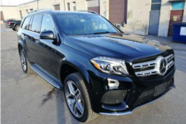 平行进口2018款奔驰GLS450，长宽高分别为5121/2141/1849mm，轴距为3075mm，傲人的车身尺寸让它在大街上十分惹眼，大气、硬朗的车身线条透露出全尺寸SUV的稳