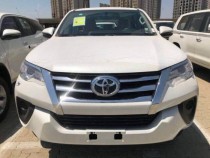 【进口车市】18款丰田穿越者2.7底挂备胎，三气囊，265/65R17，铁轮，6速自动，7布座椅，多功能方向盘，镀铬门把手，卤素大灯+后雾灯，电动可折叠后视...