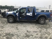 福特F150，虽然是一款皮卡，却与豪华SUV有着相同的舒适与时尚，具备了越野车更高的防震能力。传承了美系车无与伦比的肌肉感与粗线条，在具有高性