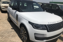 进口车市为您推荐2018款路虎揽胜创世，柴油车最新行情。路虎揽胜创世霸气又不张扬，厚重不失优雅，改款新车外观更为时尚，内饰科技感更强，备受