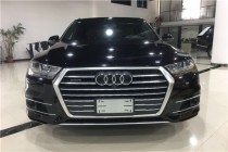 进口车市奥迪Q7有容乃大的胸怀气度，让新车有着傲视群雄的气势。它精准地诠释了奥迪“突破科技启迪未来”的品牌理念。Q7就如金刚一样，粗犷的外