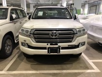 【进口车市】酷路泽4000就是一粒埋藏在越野之路上的种子，沐浴春风，立时就能焕发无比耀眼的光芒。虽然，只属于那些极少懂它的人......如今它已漂