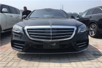 进口车市梅赛德斯-奔驰赢得无数荣誉的S级轿车，有着令人敬仰的历史和超凡成就。一直以来，S级始终是梅赛德斯-奔驰不可动摇的旗舰产品，与此同时