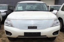 【进口车市】日产途乐新车整体依然保持宽大魁梧的身材，途乐在外观方面延续了老款车型厚重饱满的车身造型。其中新车前进气格栅采用了日产家族