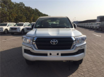 兰德酷路泽，又被称作陆地巡洋舰，做为丰田多年来旗下最著名的越野车型之一，受到了世界各国人民的喜爱。18款酷路泽4000可以让人感受到极佳的均