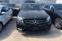 进口车市坚毅、忠诚、骄傲、绅士、优雅，奔驰SUV家族依旧诠释着浪漫主义色彩的骑士精神，被重新命名的奔驰GLE400作为中期改款车型，突破则是比里