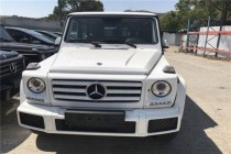 进口车市18款奔驰G350车头前熠熠生辉的三叉星徽，不仅代表着历经百年的造车荣耀，更代表了卓越的品质和精致的工艺。配备后视摄像头，对于这样的