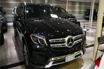 进口车市“精美，可靠，耐用”一直是奔驰汽车的宗旨，奔驰GLS450新车大幅横条前格栅搭配硕大的三叉星标志尽显巍峨大气，这种设计依旧是硬汉车的