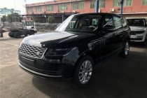 全新路虎揽胜Vogue加长版，新车作为一款豪华车型，非常注重用户体验，卓越的性能、前瞻的智能安全缔造起豪华SUV高标准。凭借出众的操控性能，安全