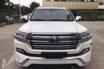 加速快、通过性高、适用能力强，作为一款高性能的SUV，丰田酷路泽5700有人无人能及的强悍越野实力，即使在同级车中也名列前茅。硬朗的外观和舒适