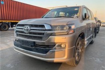 丰田酷路泽4600整车配置丰富豪华，在我国的东北、内蒙、新疆、西藏等地，拥有极高的保有量。酷路泽4600较老款更加野性，粗犷的线条，宽敞的空间，...