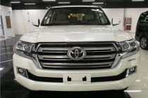 今天我们的主角是丰田酷路泽4000，说起它，大部分的人都是赞不绝口。它可以说是这个世界上最全能的越野车，不管是空间、通过性，还是可靠性都无