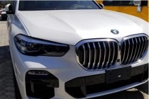 进口车市现在的宝马遵循一个原则，越来越快，同时也越来越舒服，19款X5自然也没跳出这个套路。操控就无需跟第前代车型比了，完全是不同的感觉，