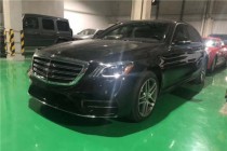 为梅赛德斯-奔驰赢得无数荣誉的S级轿车，有着令人敬仰的历史和超凡成就。一直以来，S级始终是梅赛德斯-奔驰不可动摇的旗舰产品，与此同时，它也