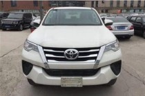 进口车市丰田穿越者个性的外观、经济的定位、进口车的品质、不甘于在城市中游走而期待着逃出钢铁丛林到野外撒欢的强悍性能，都不愧于“穿越者