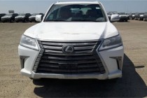 雷克萨斯LX570是一款豪华型SUV，作为雷克萨斯豪华品牌的代表车型，这款车在设计上也表现出了雷克萨斯一脉相承的精致水准。拥有脱胎于越野车的非承