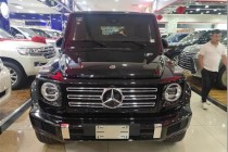 进口车市奔驰G级一直是最顶级的越野车，无论越野性能还是豪华程度都是处于金字塔顶端的水平。奔驰G500是个传奇的车型，一直坚守着硬派越野车的身