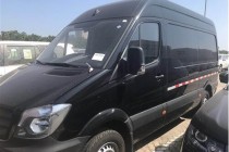 在许多国人的眼里，商务出行必须讲究面子跟排场，内容则是代表着真正的实力。而这一款奔驰斯宾特汇聚梅赛德斯·奔驰工艺的灵魂，独特的线条勾勒...