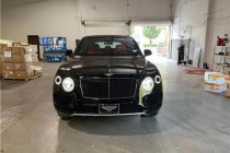 宾利一直对年轻一代的消费者具有很大的吸引力，不管是品牌认知度还是动力性能上，都能满足新一代都市的俊男靓女们。了解添越的人都知道，它是