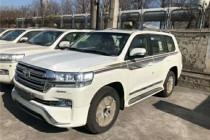 耐用、硬派、全能、豪华几乎所有褒奖汽车的词语都可以用来形容这辆无所不能的酷路泽。出色的越野性和舒适性在适应恶劣的行驶环境的同时也可以