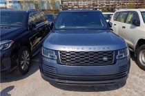 【进口车市】路虎揽胜造型精美，车身宽大但是呈现出来的视觉效果却很唯美，最强劲的动力性能与最完备的全地形能力，是一款让人无法抗拒其魅力