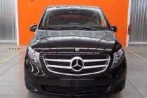 随着多样化出行和个性化需求的增多，越来越多的SUV已经不能满足人们的需求了。奔驰V250秉承奔驰一贯人性化的设计理念，无论是日常出行、活动用车