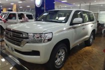 进口车市说到酷路泽，它可是平行进口车市场的宠儿。它也是开启了丰田越野车的王者时代，六十多年的经验让丰田把酷路泽4000带给全世界，它几乎是