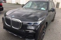 【进口车市】在如今的国内，要成为豪门，你需要拼命砸钱打造一副气势十足的门面，所以豪华中大型SUV一直都是身份的象征。但也就是半年的时间，