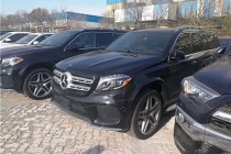 作为奔驰系列中十分受青睐的车型，奔驰GLS450的优势毋庸置疑，其不管是成熟稳重的外观，舒适豪华的内饰，还是多功能便捷操控和全方位安全性能等