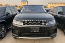 平行进口路虎揽胜运动版，浑身散发着英国绅士传统的古典魅力，车内拥有更为奢华和符合人体工程学原理的驾驶空间设计。采用全铝车身，让这款车