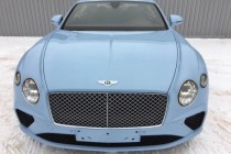 作为一辆宾利，你完全不需要去衡量它的配置是否足够齐全，看上去是否足够豪华、光鲜。不夸张地说，欧陆不光是顶级手工技艺与现代工业技术的完