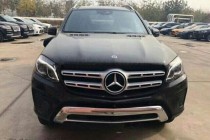 GLS450作为奔驰家族旗下最具代表性的SUV车型，拥有优雅的外观设计，宽大的内饰空间，舒适的驾乘环境，奔驰新车更搭载了众多科技配置，拥有着其他