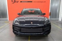 保时捷卡宴身上有着许多突出的进步，令人实在佩服保时捷的创造力。卡宴和传统的SUV车型有些不同，毕竟是一款出自“保时捷”之手的汽车，高档越