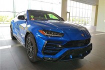 “Urus作为我们的第三条产品线，克服了各方挑战，堪称格局改变者。它是一款适合日常使用的多功能车型，可在各类环境中驰骋自如，同时保持了兰博