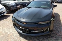 雪佛兰科迈罗是经典美式肌肉跑车代表车型之一，不仅拥有着浓郁的复古情怀，凭借电影变形金刚的热映更是在全球刮起了“大黄蜂”的狂潮。独特的