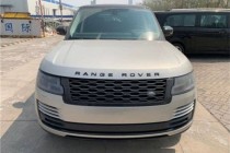 路虎揽胜行政车型传承40余年，坚持着自身独特设计理念和不懈的精致追求，极致打造出英国汽车的魅力，俘获了全世界的心。只要你驾驶它在车流当中