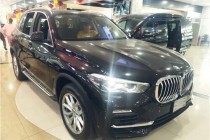 进口车市X5作为宝马家族的第一款SUV车型，自1999年底在美国上市之后，品牌价值一直深入人心，是众多车迷爱好者，梦寐以求的一款车型，它拥有高性