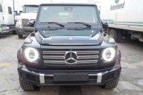 谈及奔驰G级的“方盒子”车身造型，就不得不提及为军方用车的研发背景，转向民用后依然保持着棱角分明的粗犷线条。越纯粹的设计越容易成为永恒