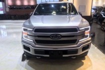 福特F150一直是美国销量高的皮卡，得益于它庞大的车身，硬朗的车身线条、强悍的装载能力以及出色的越野性能，成为很多人的得力座驾。今天就为大