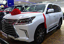 雷克萨斯LX570作为雷克萨斯品牌旗下的一款舒适豪华型SUV，强大的越野性能和人性化的设备设施，是它的关键所在。它凭借着较高的性价比和较强的实力...