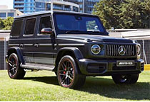 梅赛德斯奔驰作为拥有着百年历史底蕴的著名汽车品牌，“高质量、高性能”是它的生产理念。奔驰品牌旗下的G500，是一款男人心中的梦幻车型，它是