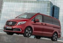 在MPV越来越受欢迎的的今天，各个汽车厂商对MPV的这个市场也付出了巨大的人力财力，而奔驰作为世界顶级制造商，自然不甘落于他人之后，于是在2014