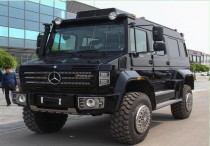 在奔驰家族中，有很多人只对奔驰G级车情有独钟，他方盒子的造型确实是非常的经典，而且看起来非常的硬朗，很受人们的喜爱。G级车确实很好，车身...