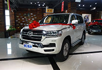 兰德酷路泽4000作为丰田品牌旗下的一款车型，一直都比较受大众消费者们的欢迎。在越野的这条道路上，酷路泽4000创造了一个又一个的辉煌，闪烁着耀...