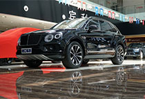 宾利添越作为宾利家族SUV的代表，充分彰显了品牌的底蕴和内涵，加之智能创新工艺的融合，使得它成为众多成功人士的首选座驾。当您见到它的第一