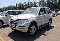 三菱帕杰罗V87这款车对于酷爱越野、喜欢自驾的朋友们来说，简直是完美车型的化身。它作为老牌的越野实力派选手，帕杰罗绝得可以称得上是越野界