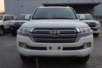 进口车市丰田酷路泽5700素来被称为“越野之王”，浑身散射着浑厚的军人气质，兼顾了不同路况的驾驶舒适性，它是真正的越野天才，在强劲不间断的