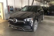 【进口车市】配置:2020款奔驰GLE350，黑车咖内，配置:豪华包，运动包，具体配置：全景天窗，智能卡，柏林之声音响，脚感电尾,倒影，前后电眼，氙灯